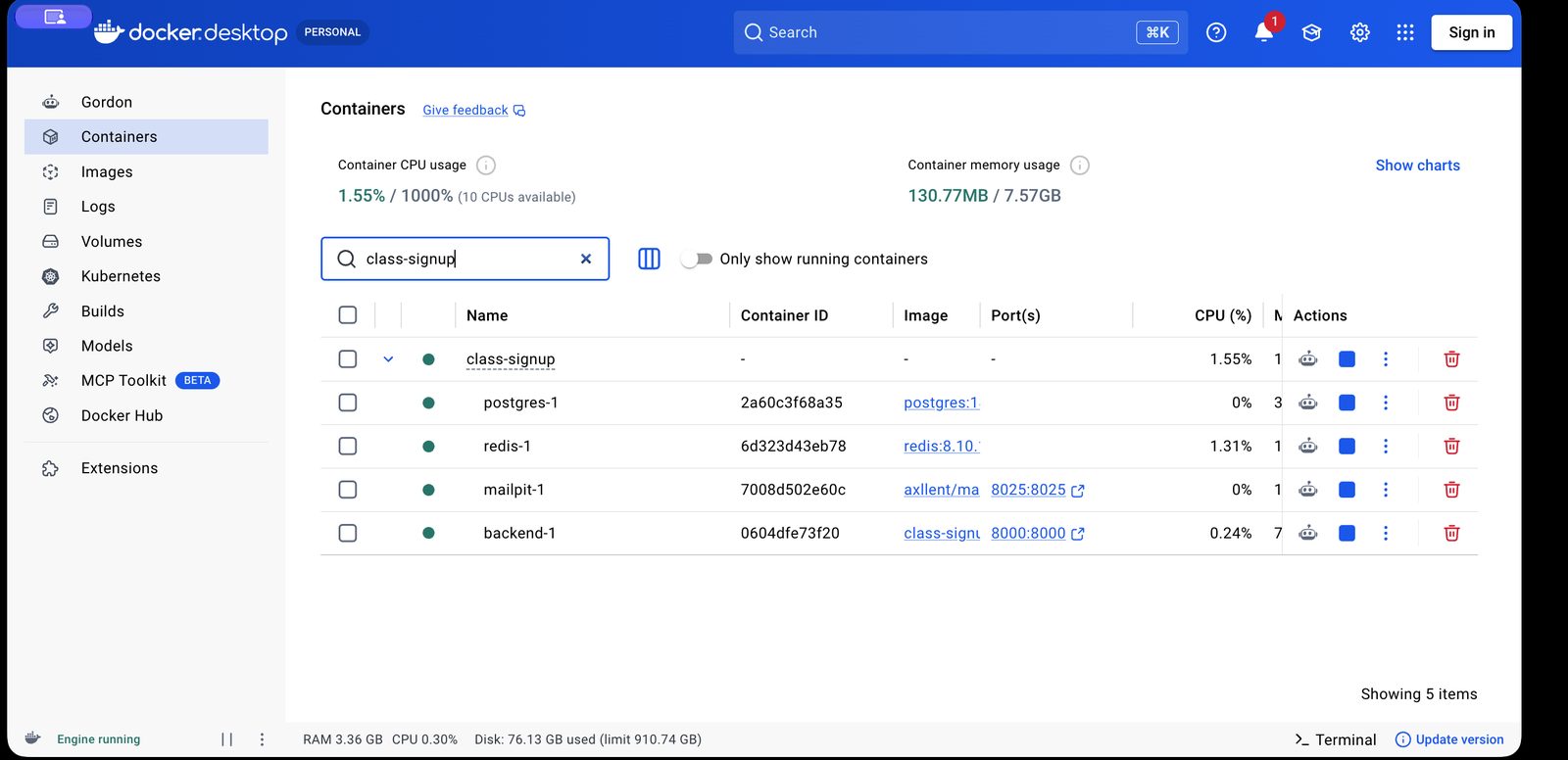 Docker Desktop 搜尋 class-signup 後展開:postgres、redis、mailpit 三個工作箱和後端都是綠色的執行中。